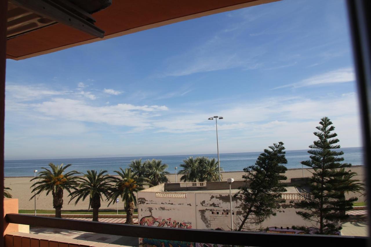 Apartamento En Primera Linea De Playa, Con Vistas A La Playa Y Con Wifi Roquetas de Mar Luaran gambar