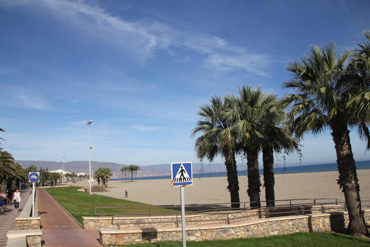 Apartamento En Primera Linea De Playa, Con Vistas A La Playa Y Con Wifi Roquetas de Mar Luaran gambar
