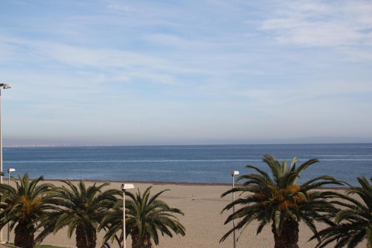 Apartamento En Primera Linea De Playa, Con Vistas A La Playa Y Con Wifi Roquetas de Mar Luaran gambar